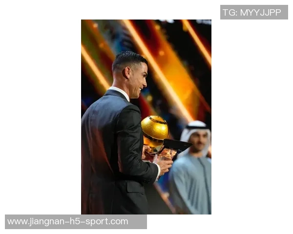 环足奖年度最佳中东球员候选人揭晓C罗本泽马马赫雷斯多萨里争夺荣誉